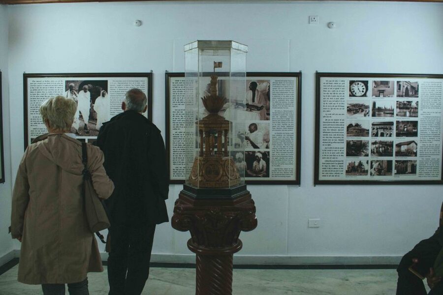 Delhi Footsteps of Mahatma Gandhi Half-Day Tour - The guide can make or break the experience