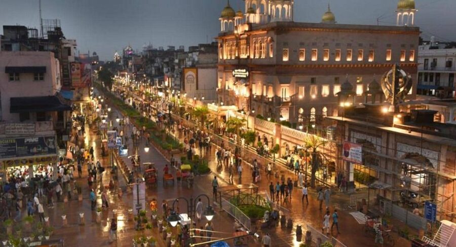 Delhi: Full or Half-Day Private City Tour with Guide - Gurudwara Bangla Sahib and its enormous kitchen