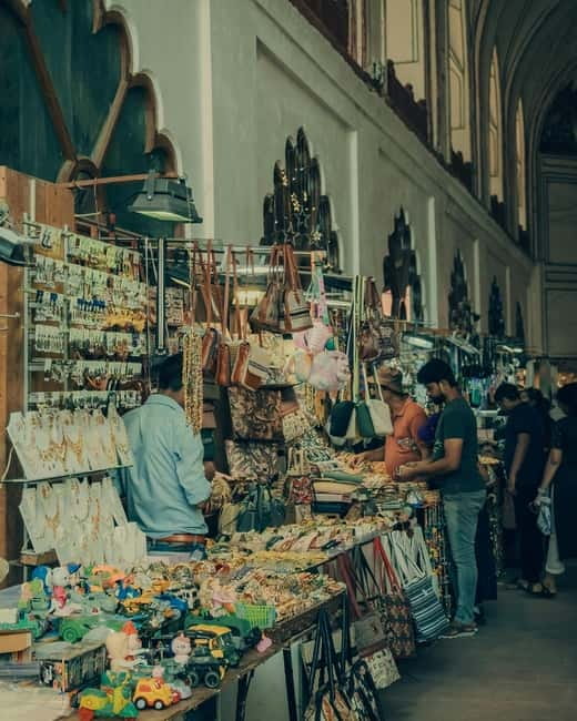 Delhi: Guided Shopping Tour Experience with Female Expert - Why a private shopping guide makes sense in Delhi