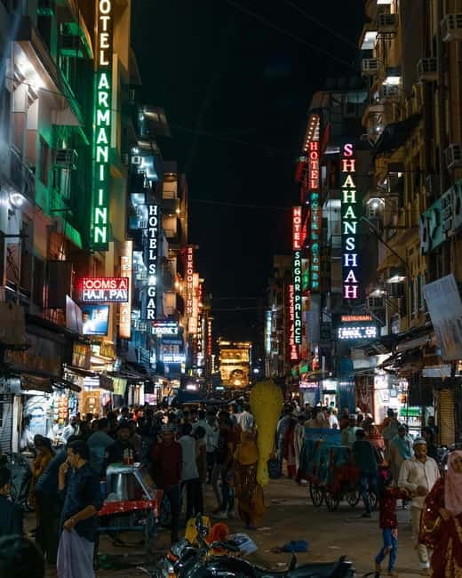 Delhi: Guided Shopping Tour Experience with Female Expert - The people who shape the day