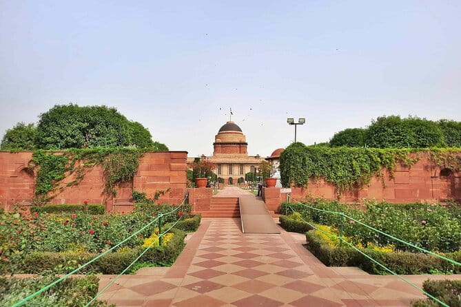 Delhi: Half day Old and New Delhi Tour on Iconic Landmarks - Seeing the Red Fort from the outside