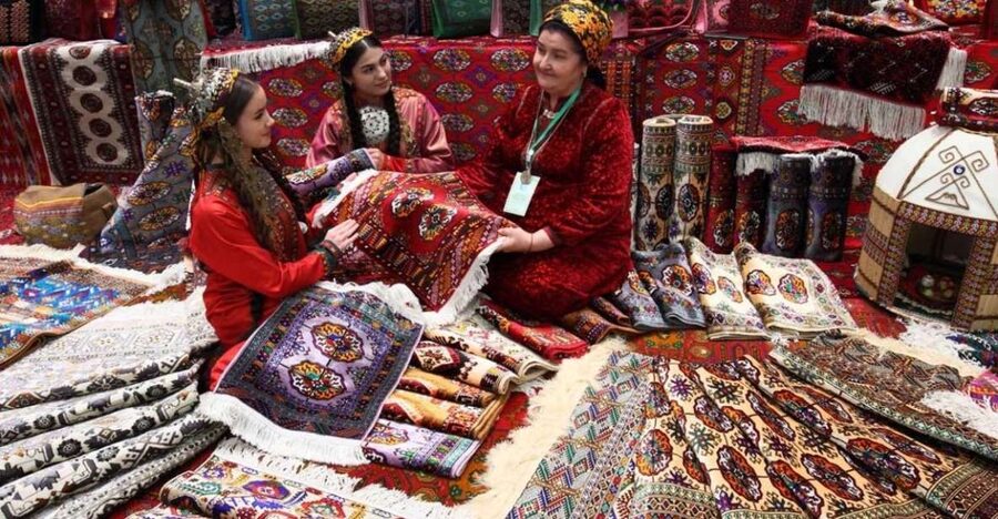 Delhi: Half day Shopping tour with guide by car. - Indian art, carpets, and cottage crafts