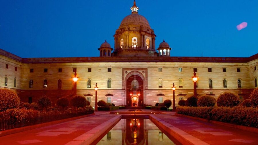 Delhi: Heritage Night Walking Tour with Food Tasting - India Gate and the city’s national memory