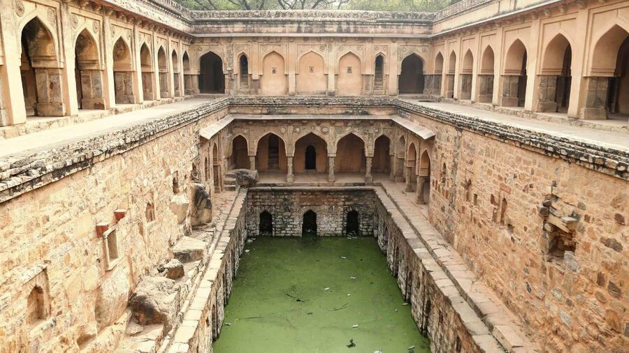 Delhi: Heritage Night Walking Tour with Food Tasting - Lodhi Garden, tombs among lawns and walking paths