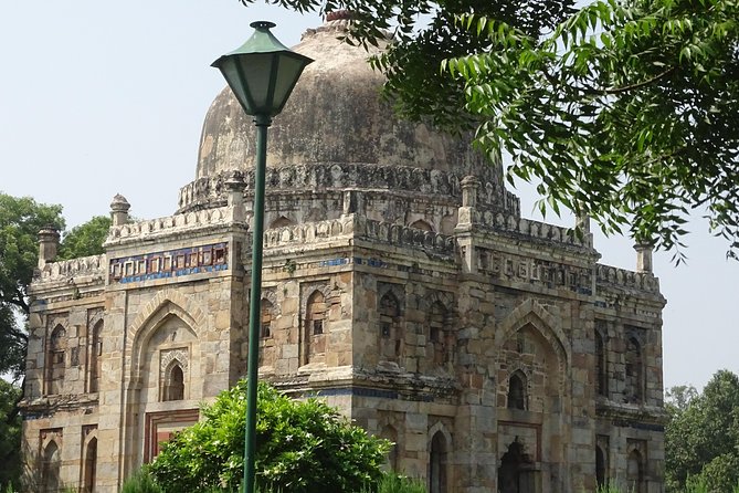 Delhi historical Gardens & Ruins - Private transport makes the route easier