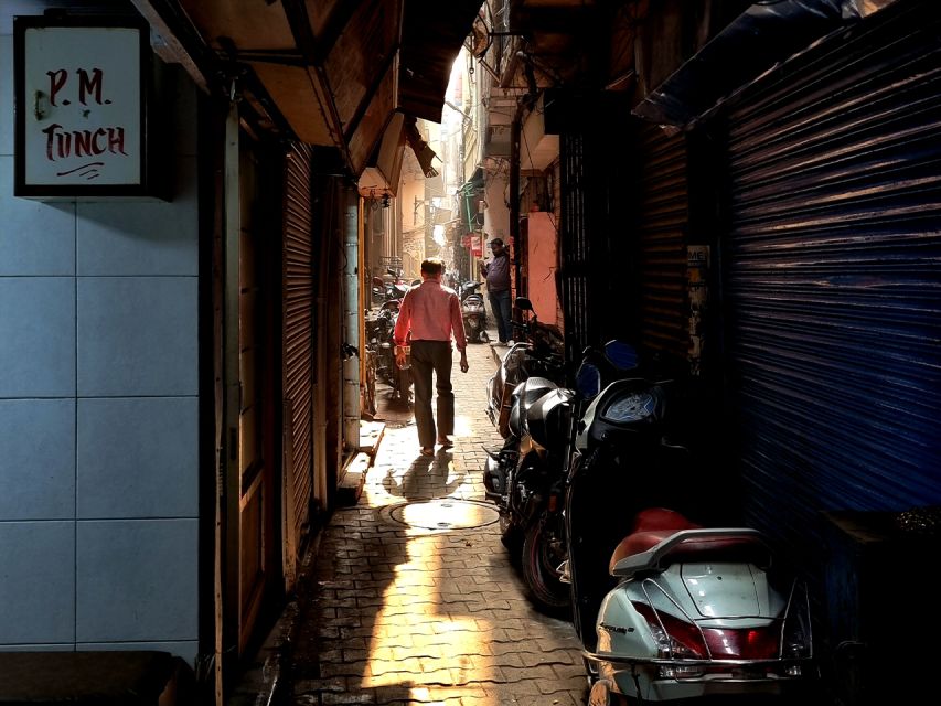 Delhi Like a Local: Food & Photography Full Day Tour - A tuk-tuk through the city’s tight spaces