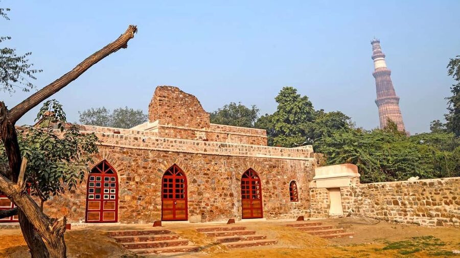 Delhi: Mehrauli Archaeological Park Tour with Qutub Minar - Key points to know before booking