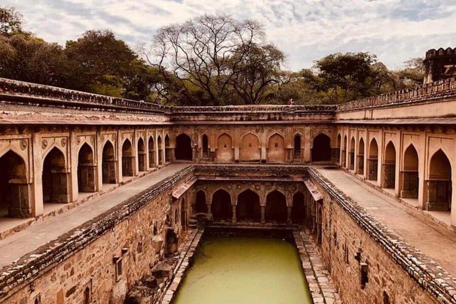 Delhi: Mehrauli Archaeological Park Tour with Qutub Minar - Why this four-hour outing works