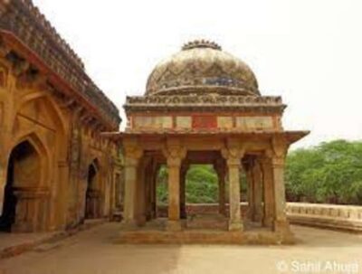 Mehrauli Archaeological Park Tour with Qutub Minar