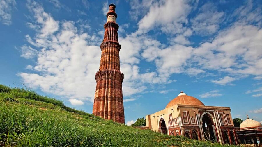 Delhi: Mehrauli Archaeological Park Tour with Qutub Minar - Rajon Ki Baoli, the most memorable stop