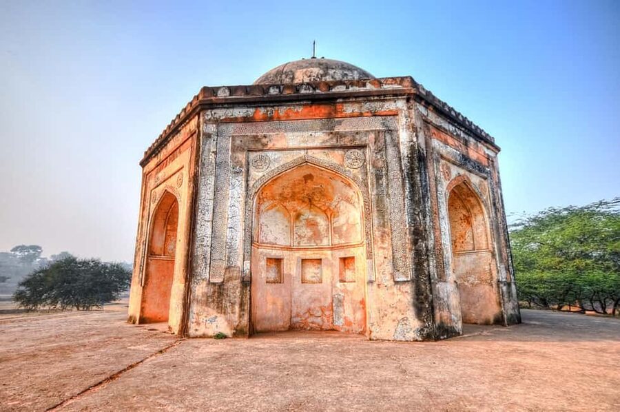 Delhi: Mehrauli Archaeological Park Tour with Qutub Minar - Balban’s Tomb and the city’s changing rulers