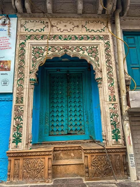 DELHI: NEW AND OLD SELF ITINERARY FULL DAY OR HALF DAY TOUR - India Gate and the grand New Delhi drive