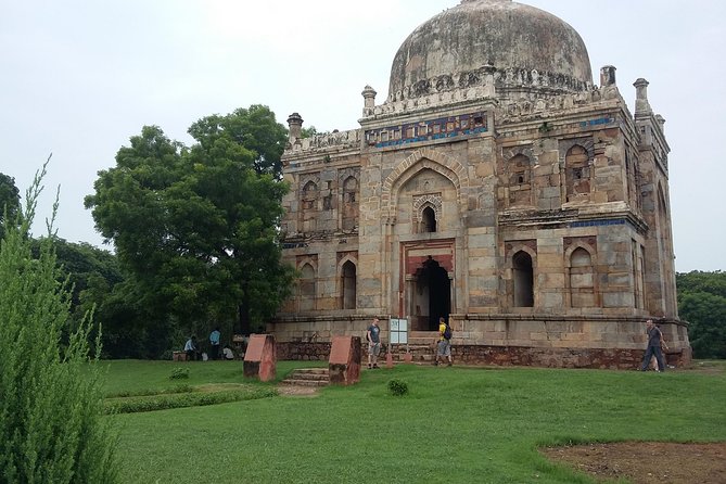 Delhi: Old and New Delhi Private Full or Half-Day City Tour - Chandni Chowk by rickshaw