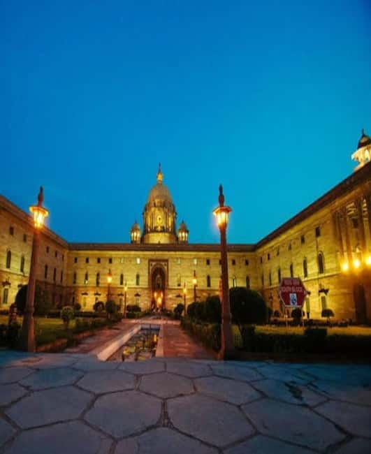 DELHI: Old And New Delhi Private Guided Tour With Entrances - Red Fort and the lanes of Old Delhi