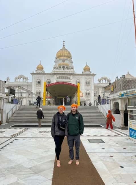 DELHI: Old And New Delhi Private Guided Tour With Entrances - Bangla Sahib begins the day on a human scale