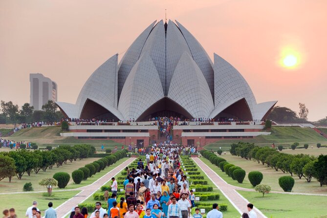 Delhi: Old and New Delhi Private One Day Tour - A full day across two very different Delhis