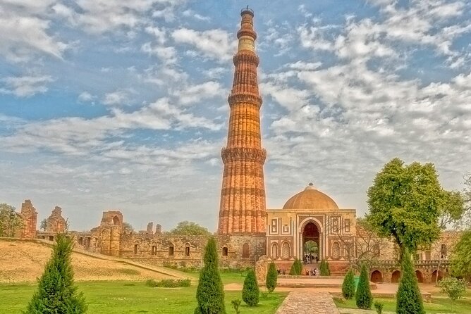 Delhi: Old and New Delhi Private One Day Tour - Lotus Temple: a quiet change of pace