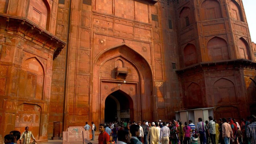 Delhi: Old Delhi City Tour with Tuk Tuk Ride & Street Food - Guides, drivers, and the private touring style