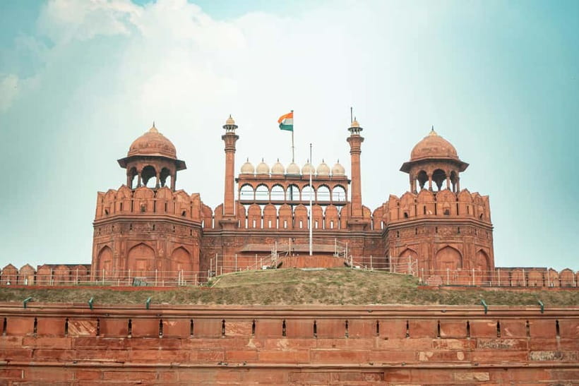 Delhi: Old Delhi Guided Tour with Rickshaw & Entry Tickets - Khari Baoli and the Smell of Old Delhi