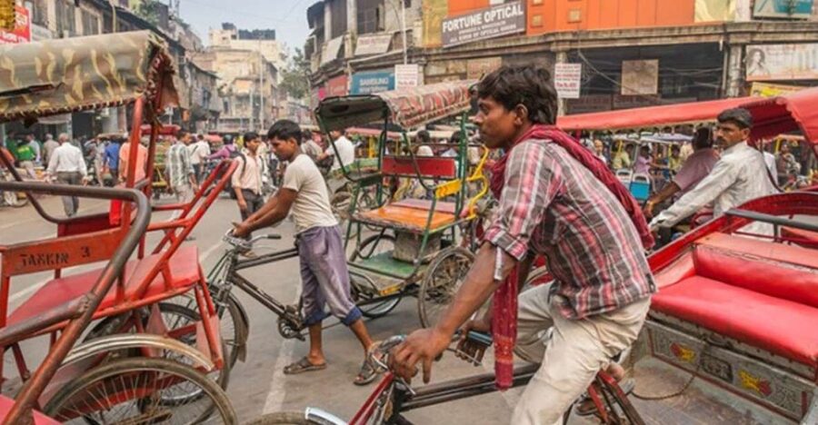 Delhi: Old Delhi Highlighs Tuk Tuk Tour With Guide - Jama Masjid gives the morning a grand beginning