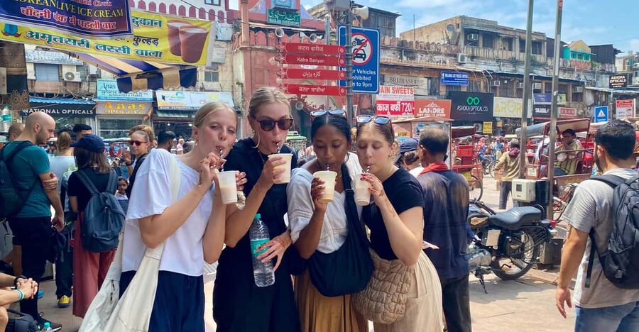 Delhi: Old Delhi's Street Food, Temples & Spice Market Tour - The mosque, Red Fort, and Old Delhi’s layered past