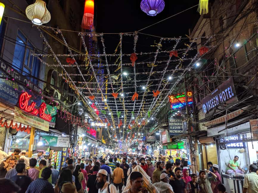 Delhi: Old Delhi Slum Tour by Metro or Car - Seeing entrepreneurship in a small neighborhood business