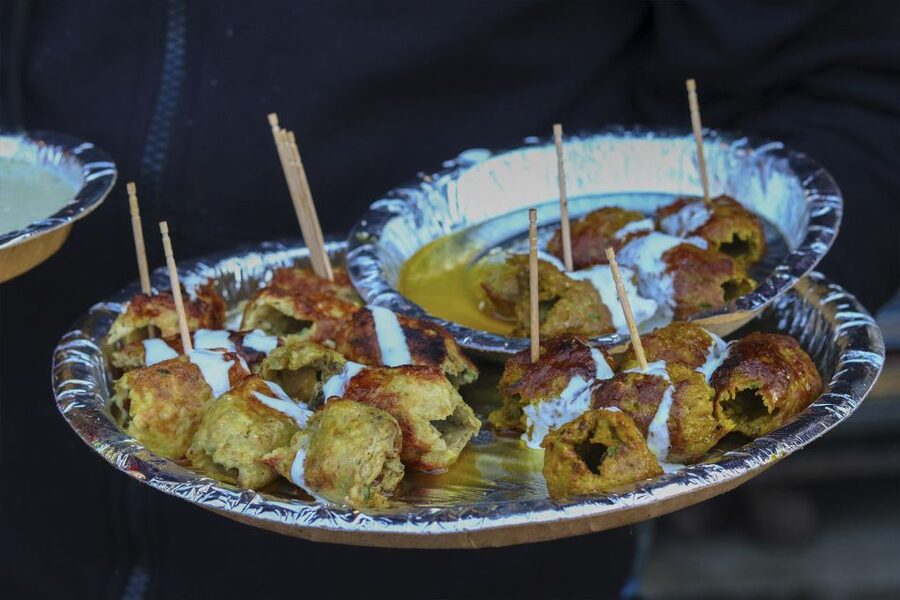 Delhi: Old Delhi Street Food Tour with Rickshaw Ride - Starting with the classics in Chandni Chowk