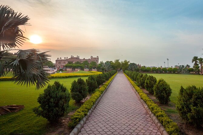 Delhi: Old & New Delhi Full or Half Day Tour - Lotus Temple and a quieter change of mood