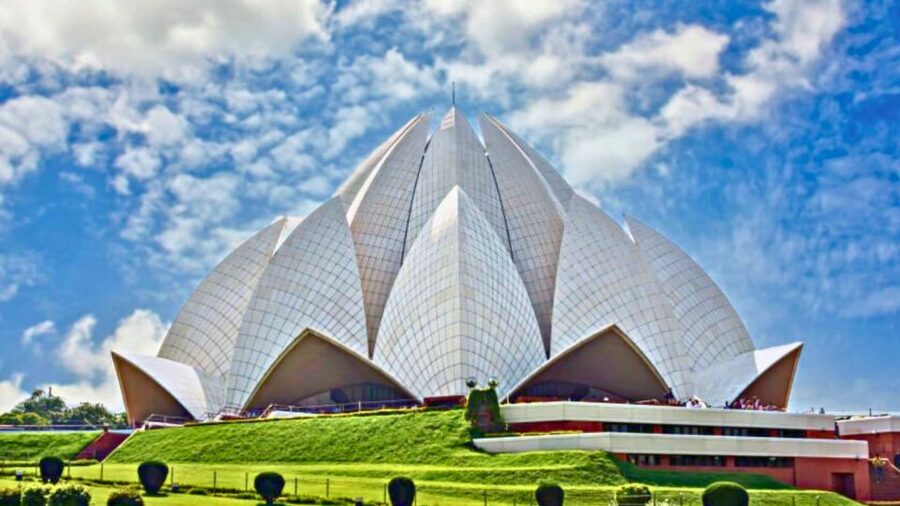 Delhi: Old & New Delhi Private Guided Full or Half-Day Tour - India Gate and the government district