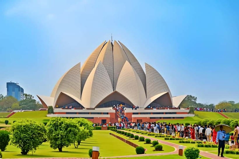 Delhi: Old & New Delhi Private Guided Full or Half-Day Tour - Jama Masjid and the first taste of Old Delhi