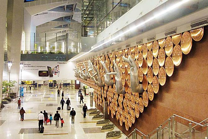 Delhi private Airport Transfer - Who should choose the sedan or minivan?
