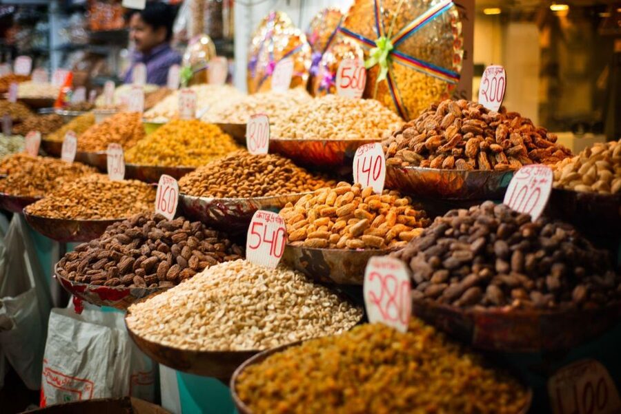 Delhi: Private Chandni Chowk, Food Tasting, & Tuk-Tuk Tour - Meeting Sikh tradition at Gurudwara Sis Ganj Sahib