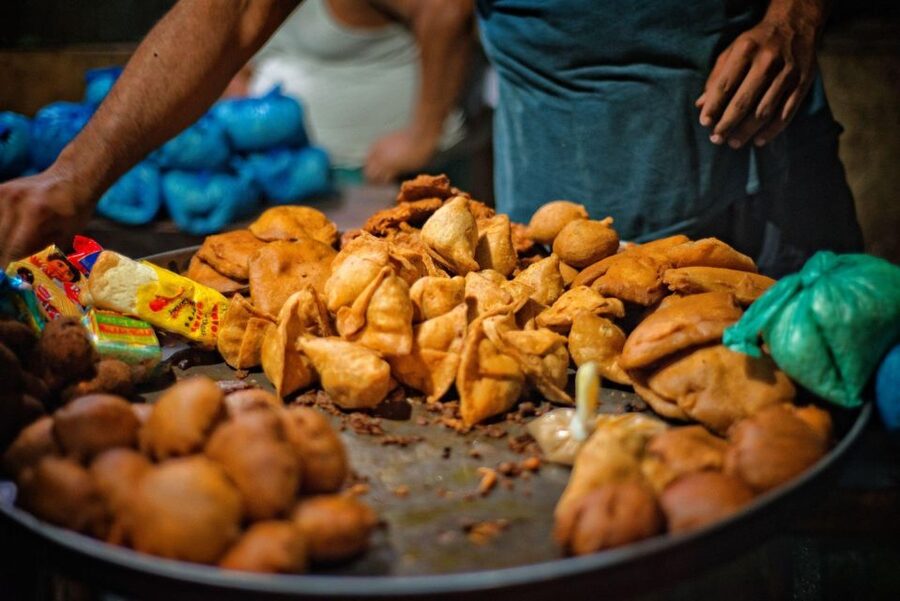 Delhi: Private Chandni Chowk, Food Tasting, & Tuk-Tuk Tour - Finishing at India Gate and the Parliament Buildings