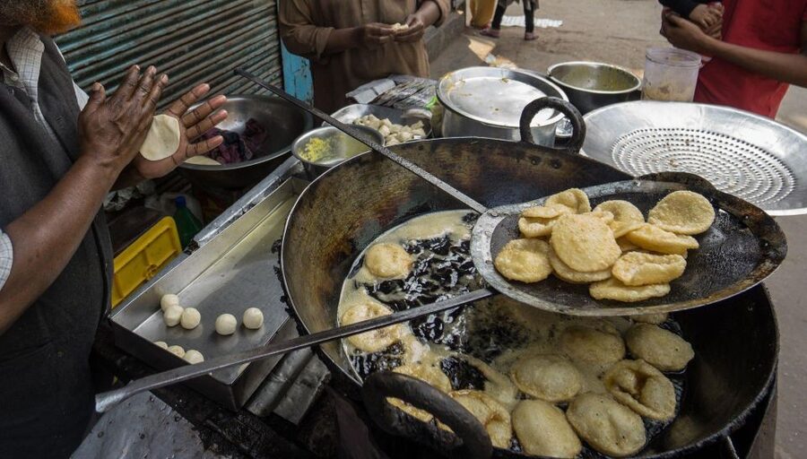 Delhi: Private Chandni Chowk, Food Tasting, & Tuk-Tuk Tour - Guides make the biggest difference