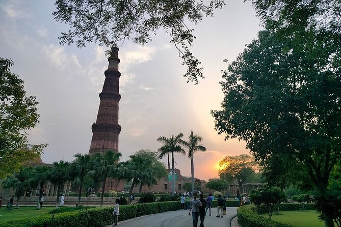 Delhi Private City Tour With Spice Market In 8 Hours - By Car - Lotus Temple, a quiet change of mood