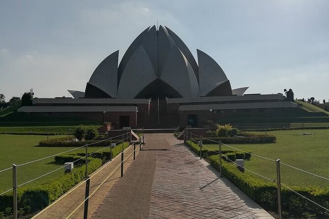 Delhi Private City Tour With Spice Market In 8 Hours - By Car - Gurudwara Bangla Sahib, Sikh faith in daily practice