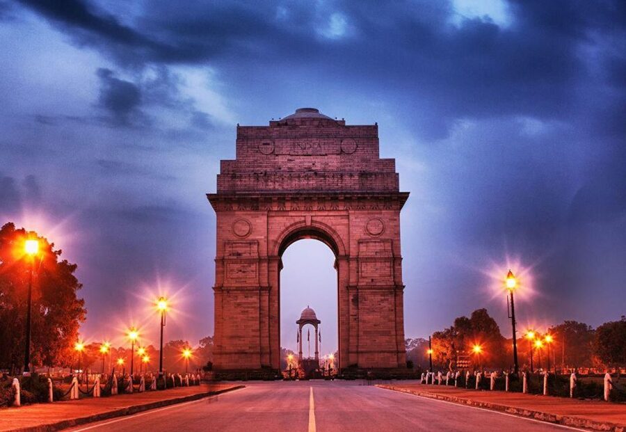 Delhi : Private Delhi Evening(Night) Tour by Car - 4 hours - Connaught Place for a short city-center break