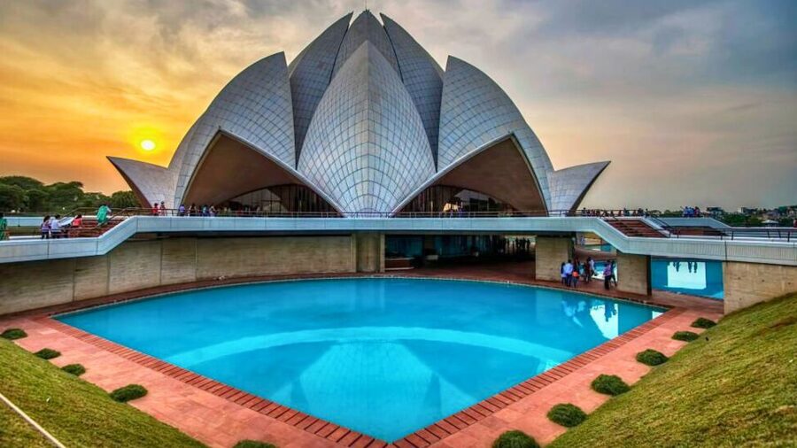 Delhi: Private Delhi Spiritual Sightseeing Tour By Car - Lotus Temple: simple form, quiet setting