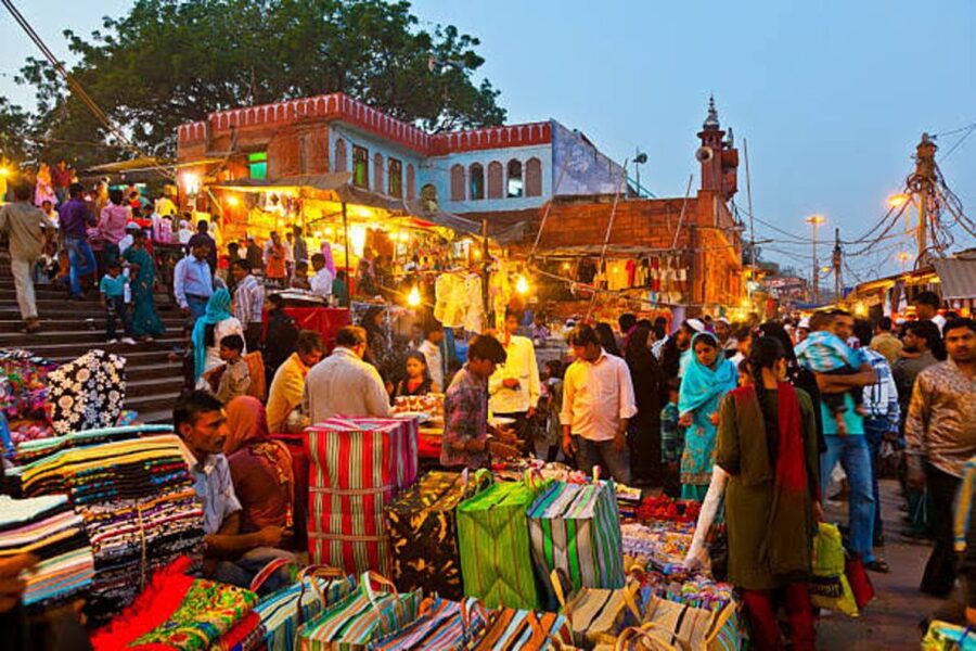 Delhi: Private Guided Shopping Tour in A/C car with transfer - Dilli Haat brings regional crafts into one market