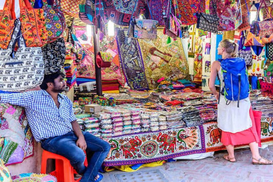 Delhi: Private Guided Shopping Tour in A/C car with transfer - Pekoe International adds tea to the shopping list