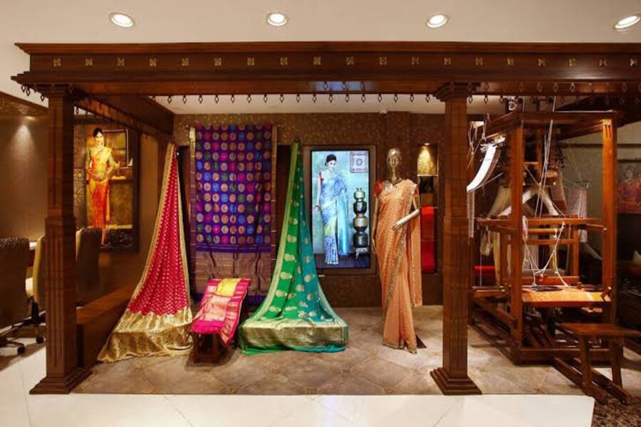 Delhi: Private Guided Shopping Tour in A/C car with transfer - What four hours really means