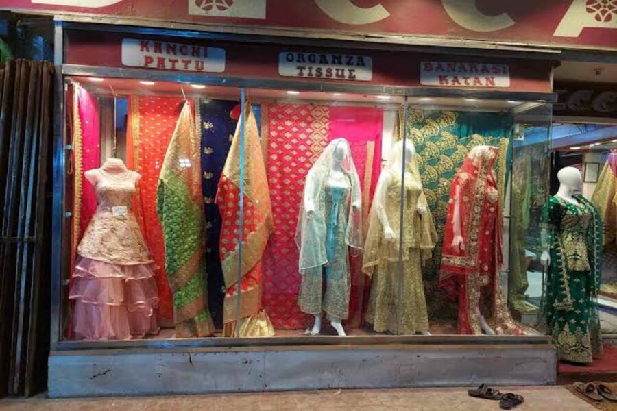 Delhi: Private Guided Shopping Tour in A/C car with transfer - Indo Cottage Emporium and Golden Arcade for polished Indian goods