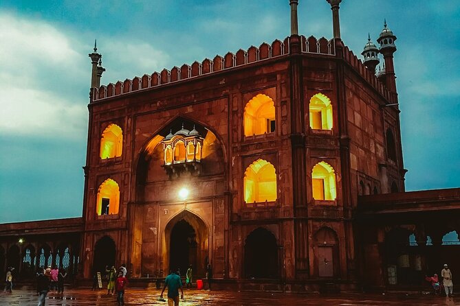 Delhi: Private Guided Spiritual Sites Tour in Delhi - India Gate and the government quarter