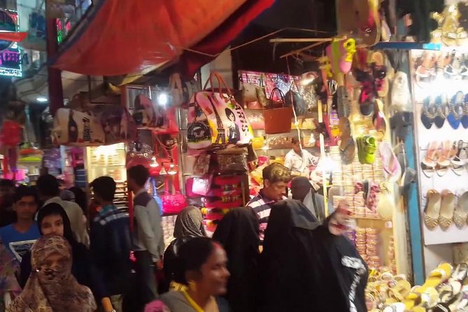 Delhi: Private Half-Day Guided Shopping Tour with Transfer - Pickup, car size, and the first conversation