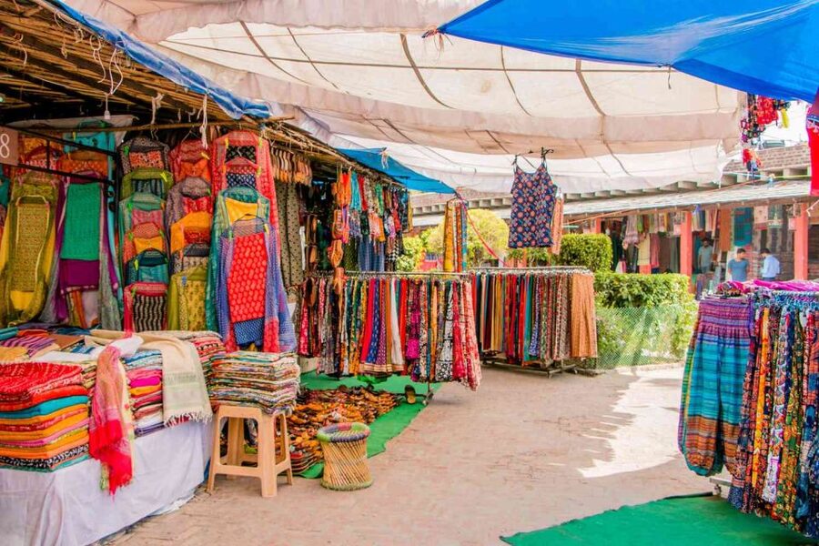 Delhi: Private Half-Day Guided Shopping Tour with Transfer - Dilli Haat and the Indian handicraft angle