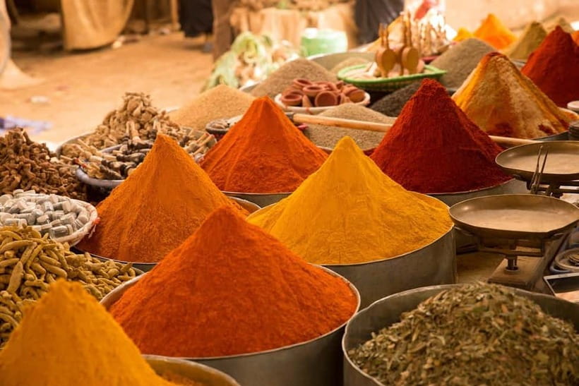 Delhi: Private Half-Day Shopping Tour with Guide & Transfers - Booking advice for a smoother four hours