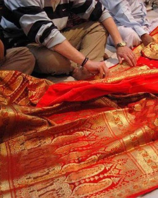 Delhi: Private Half-Day Shopping Tour with Guide & Transfers - Chandni Chowk: spices, fabrics, and old Delhi crowds