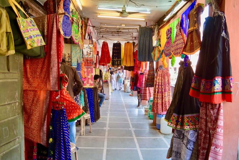 Delhi: Private Half-Day Shopping Tour with Guide & Transfers - Price, private transport, and what is not included