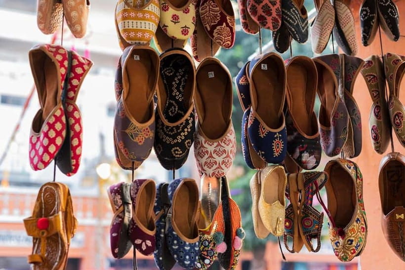 Delhi: Private Half-Day Shopping Tour with Guide & Transfers - The 15-minute pedicab ride