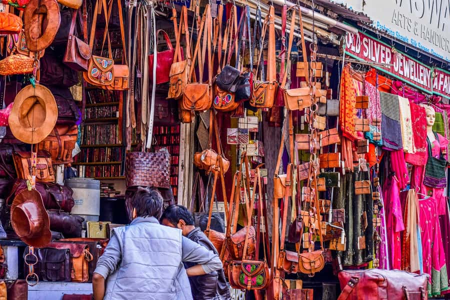 Delhi: Private Half-Day Shopping Tour with Transfer - Booking details worth noting